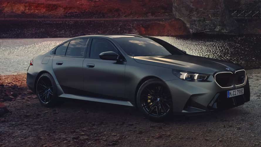 BMW M5 z wyposażeniem dodatkowym BMW M Performance Parts.